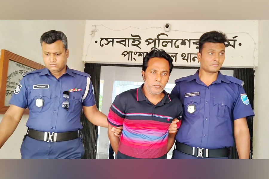 নারীকে তুলে নিয়ে চলন্ত মাইক্রোবাসে ধর্ষন