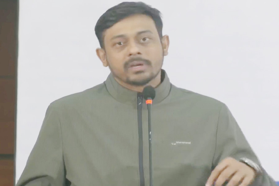 প্রশাসন বিএনপির দিকে ঝুঁকে আছে