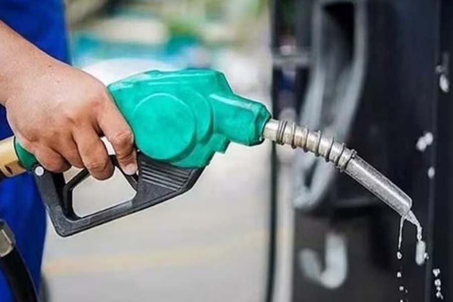 জ্বালানি তেল মজুতদারদের আশায় গুড়েবালি