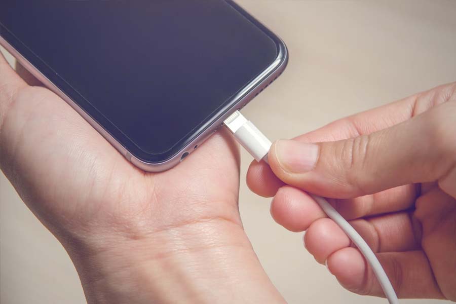 দ্রুত চার্জিং: সময় বাঁচায়, নাকি ব্যাটারির ক্ষতি বাড়ায়?