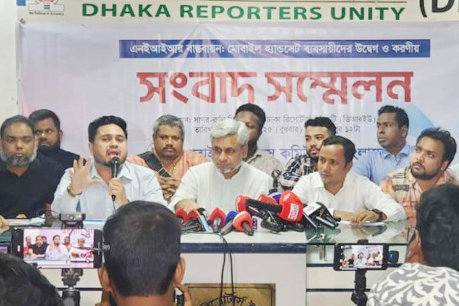 দেশব্যাপী মোবাইল ফোন বিক্রির দোকান বন্ধের ঘোষণা