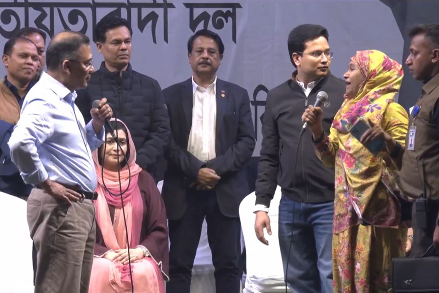 ‘পেয়ারা চুরি করেছি’—ভোটারের কথায় গাছ লাগানোর পরামর্শ তারেক রহমানের