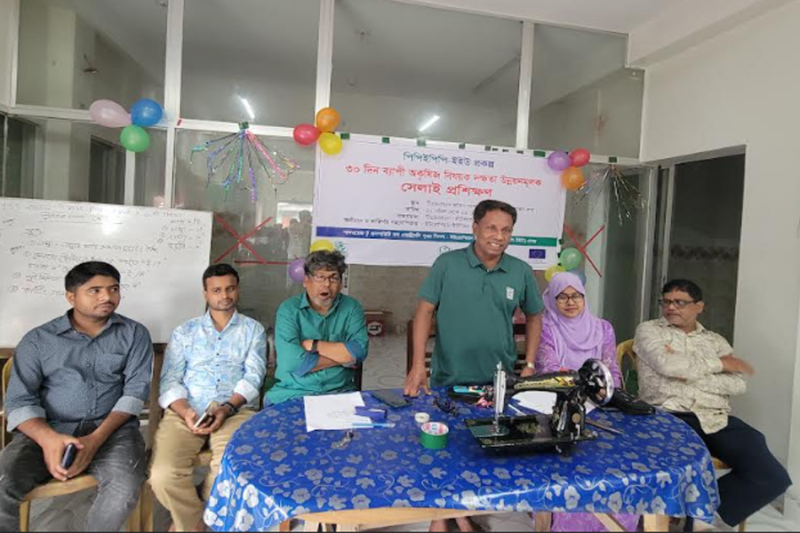 কাঁঠালবাড়ীতে ৩০ দিনব্যাপী সেলাই প্রশিক্ষণ ও মেশিন বিতরণ