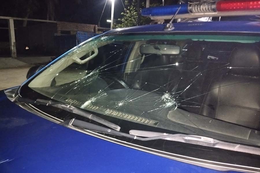 কুমারখালীতে ওসির গাড়ি ভাঙচুর করলো এমপির ভাই