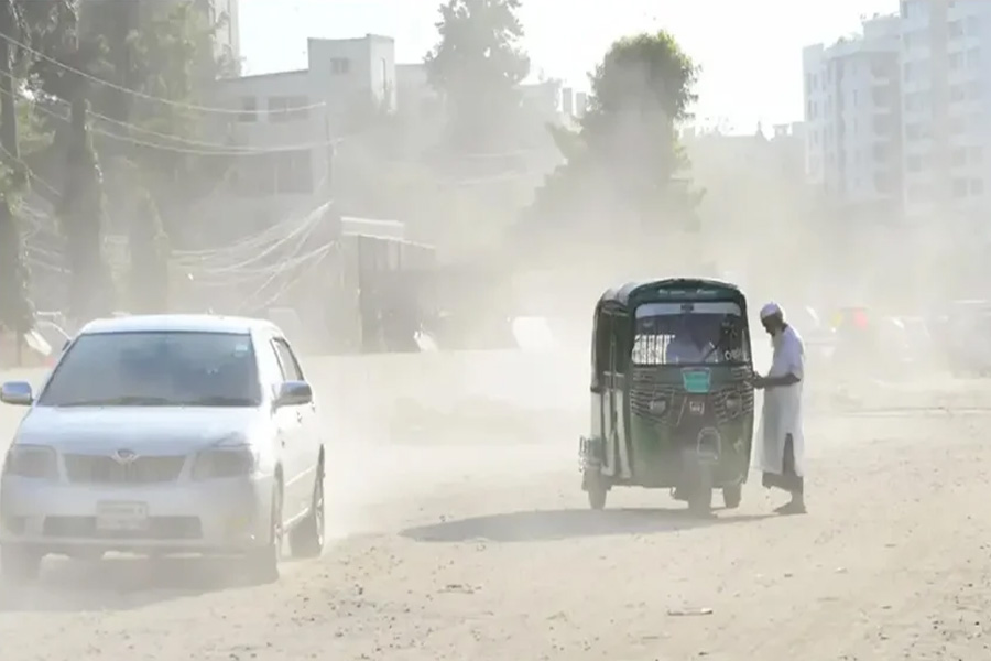 দূষিত শহরের তালিকায় আজ শীর্ষে ঢাকা