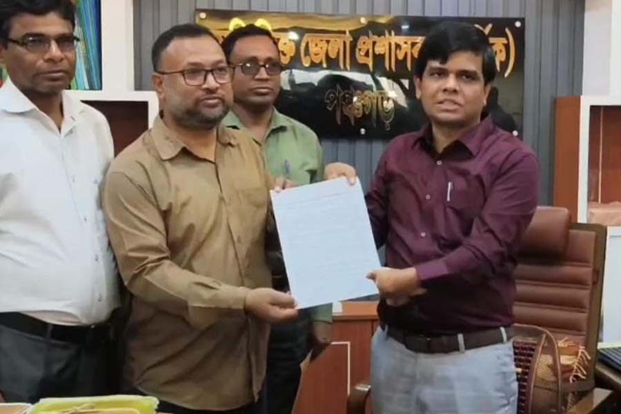 নন এমপিও শিক্ষা প্রতিষ্ঠান এমপিওভুক্তির দাবিতে স্মারকলিপি