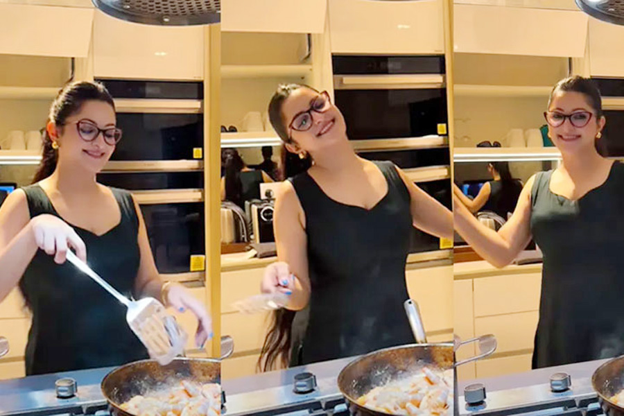 নাচতে নাচতে চিংড়ি রান্না করলেন পরীমণি, ভিডিও ভাইরাল