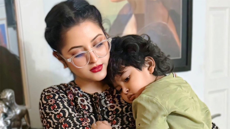 ছেলের জন্য দোয়া চাইলেন পরীমণি