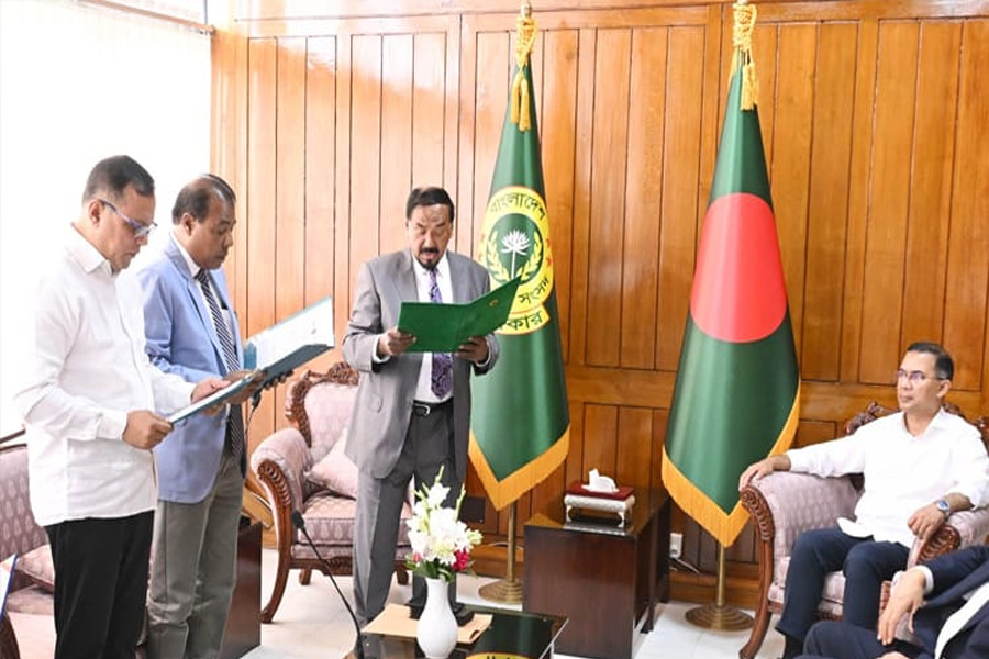 শপথ নিলেন নবনির্বাচিত দুই এমপি