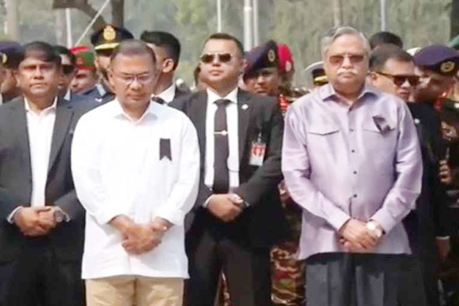 পিলখানায় শহীদ সেনাদের প্রতি রাষ্ট্রপতি-প্রধানমন্ত্রীর শ্রদ্ধা