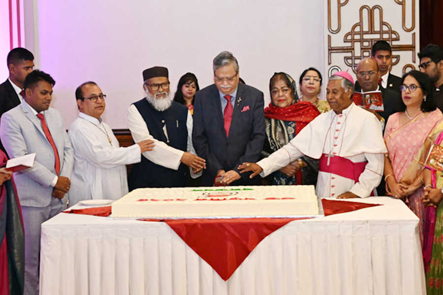 বড়দিনে শুভেচ্ছা বিনিময় করলেন রাষ্ট্রপতি