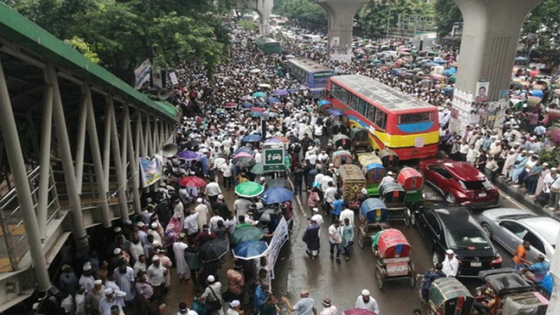 প্রেস ক্লাবের সামনে শিক্ষকদের অবস্থান, যান চলাচলে ভোগান্তি