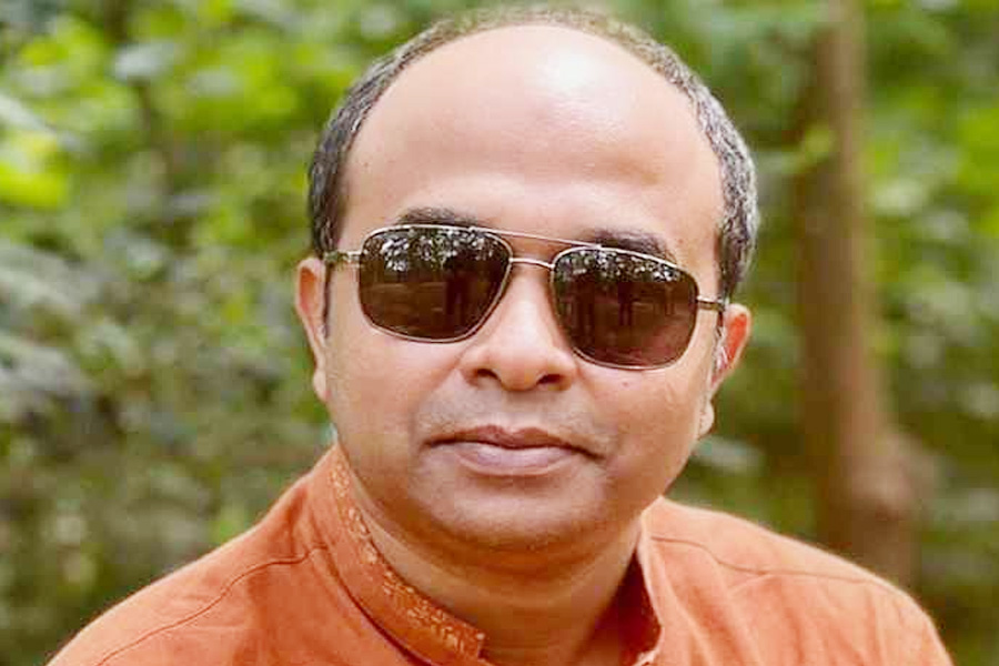 যুক্তরাজ্যের প্রেস মিনিস্টার পদ ছাড়লেন আকবর হোসেন