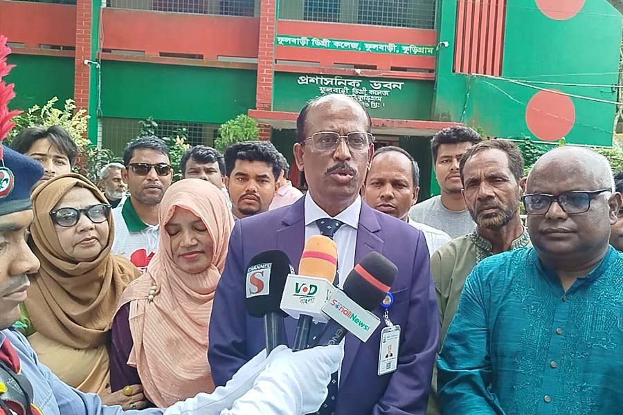 ফুলবাড়ী ডিগ্রী কলেজ পরিদর্শনে জাতীয় বিশ্ববিদ্যালয়ের প্রো-ভিসি