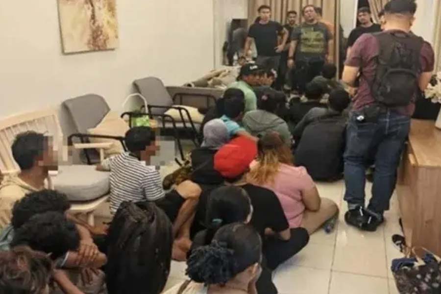 মালয়েশিয়ায় বাংলাদেশিসহ আটক ৭৪ অভিবাসী