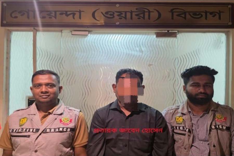 ভুয়া ডিবি পরিচয়ে ১০ লাখ টাকা আত্মসাৎ- প্রতারক চক্রের মূল হোতা গ্রেপ্তার