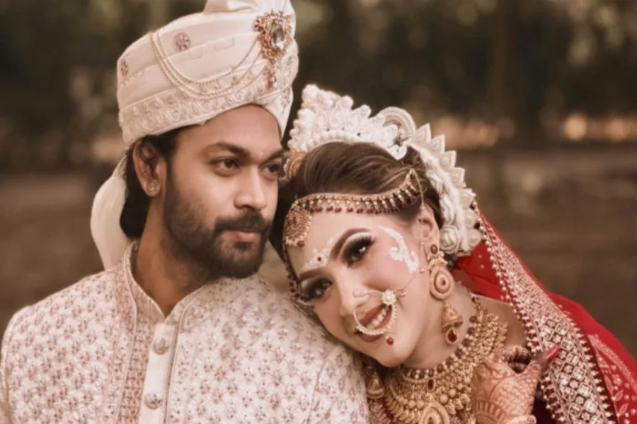 জনপ্রিয় কণ্ঠশিল্পী বাঁধন সরকার পূজার বিবাহ