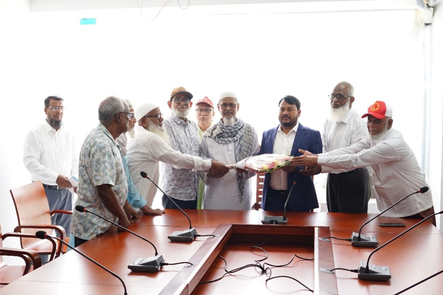 রাসিক প্রশাসকের সাথে বীর মুক্তিযোদ্ধাদের সৌজন্য সাক্ষাৎ