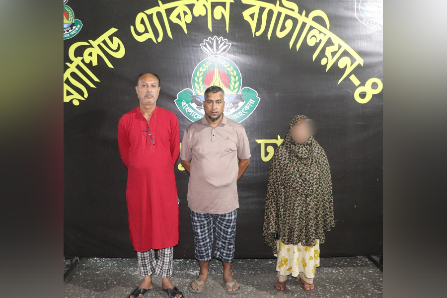 চাকরির প্রলোভনে প্রতারণা, গ্রেপ্তার ৩