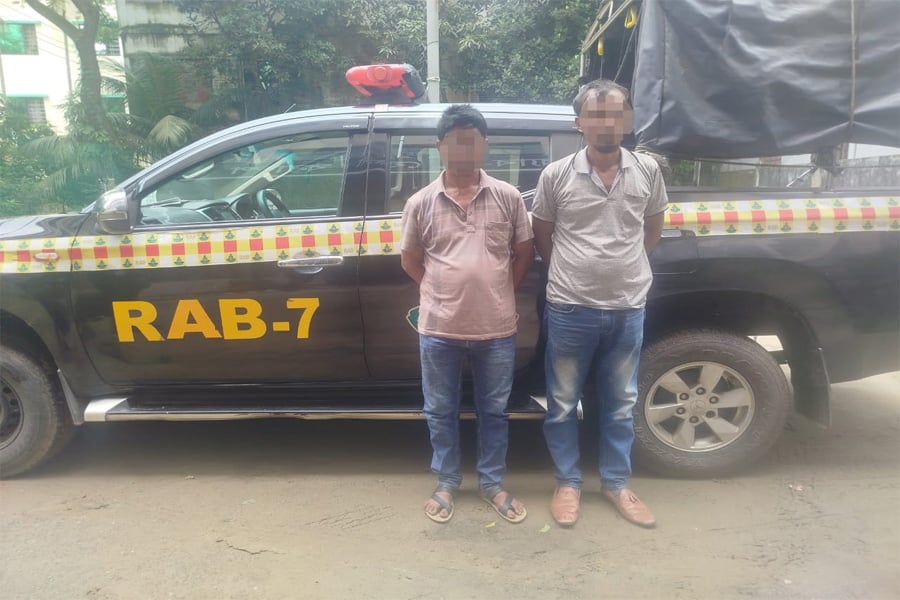 ফেনীতে র্যাবের অভিযানে ১৯ কেজি গাঁজাসহ আটক ২
