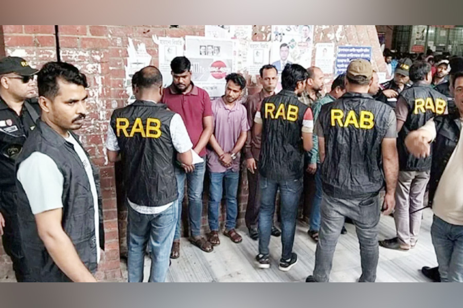 সোহরাওয়ার্দী হাসপাতালে র‍্যাবের দালালবিরোধী বিশেষ অভিযান