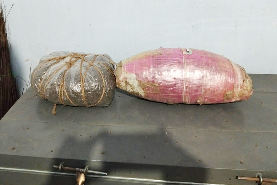 রাজারহাটে আলুর বস্তা থেকে ৯ কেজি গাঁজা উদ্ধার