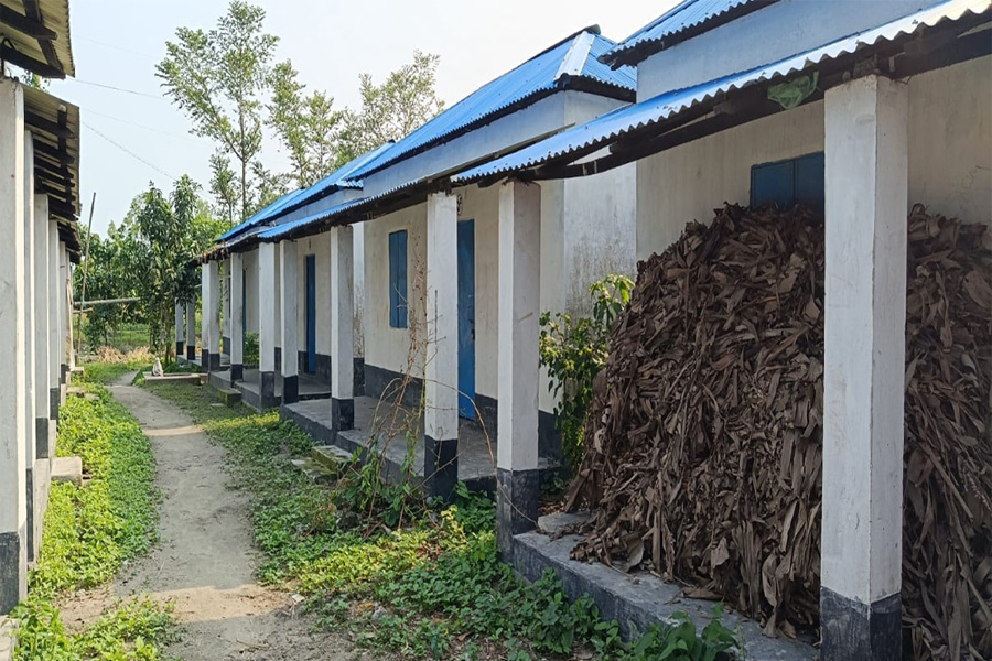 রাজারহাটে জয়কুমোর আবাসন ফাঁকা, চুরি হচ্ছে দরজা-জানালা