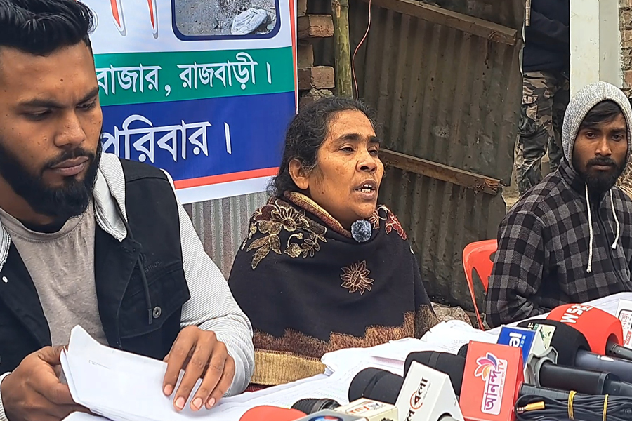 সবজি ব্যবসায়ীকে উচ্ছেদের অভিযোগে সংবাদ সম্মেলন