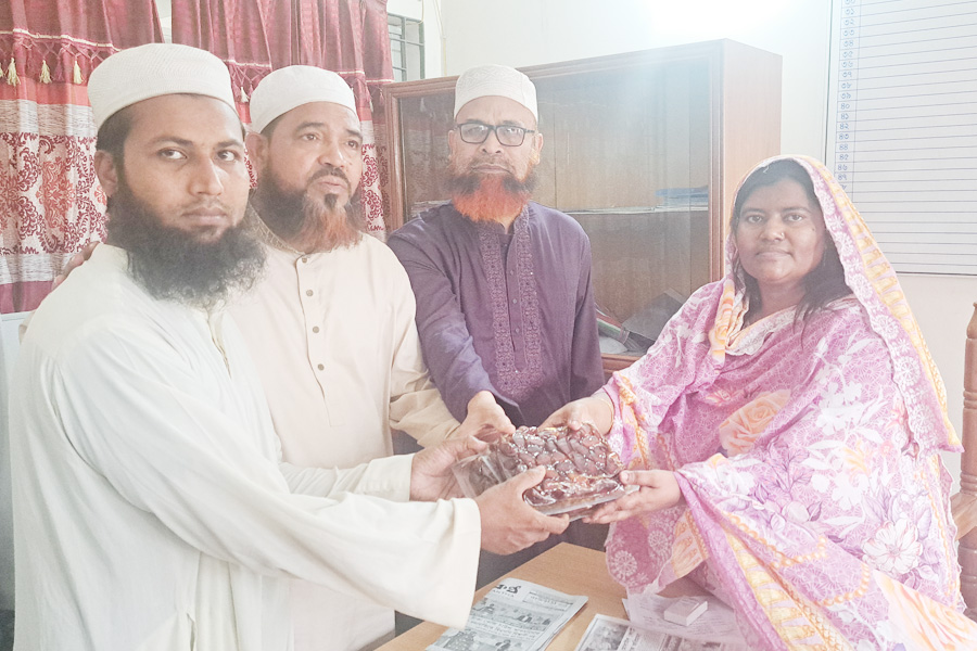 রাজবাড়ীতে সৌদি আরবের ১১০ কার্টন খেজুর বিতরণ