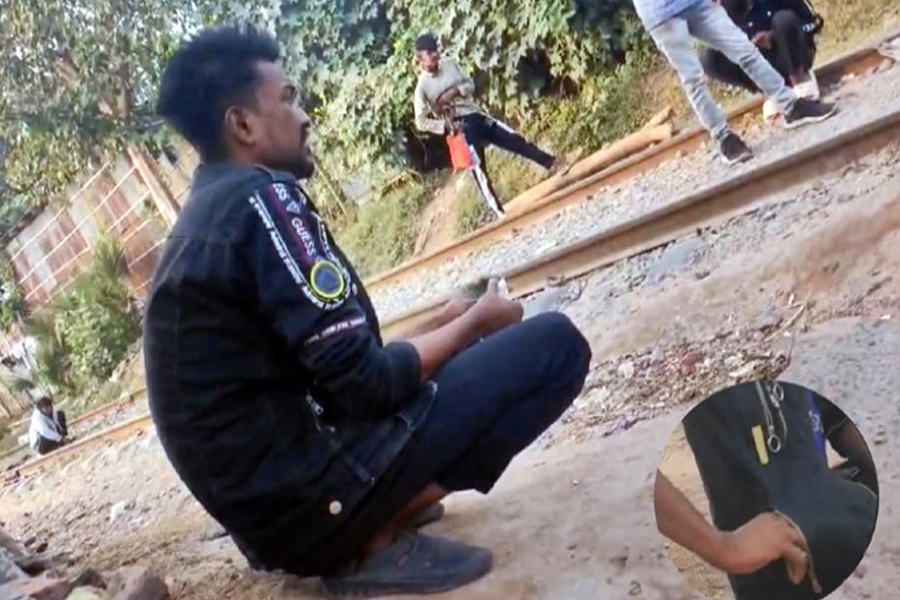 রাজশাহীর দাসপুকুর আইডি বাগান মাদকের হাটে পরিণত