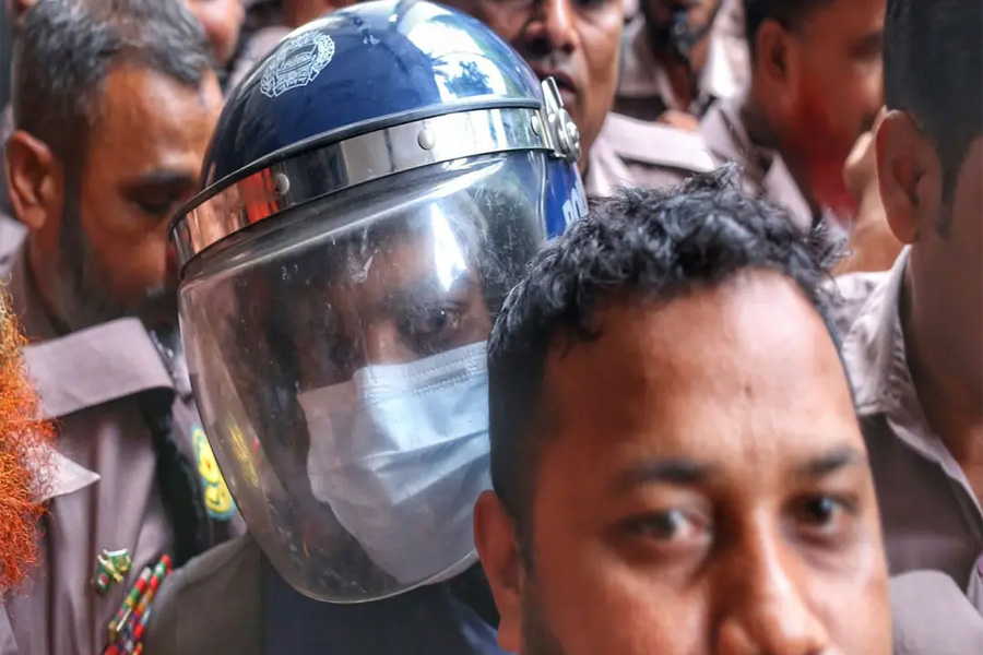কাঠগড়ায় দোয়া পড়লেন সোহেল; কাঁদছেন স্বপ্না