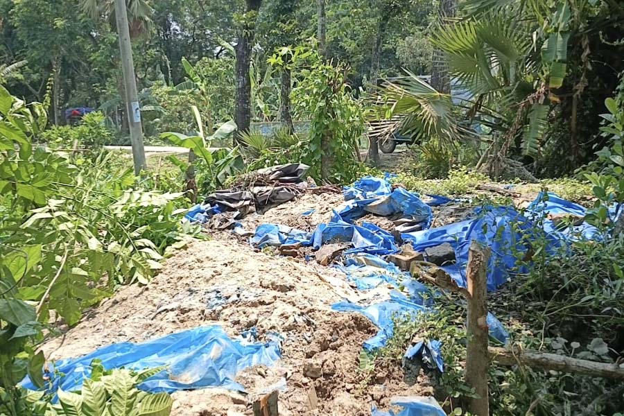 জমি নিয়ে বিরোধে ‎রাঙ্গাবালীতে কবরস্থানের সীমানা ভাঙচুর