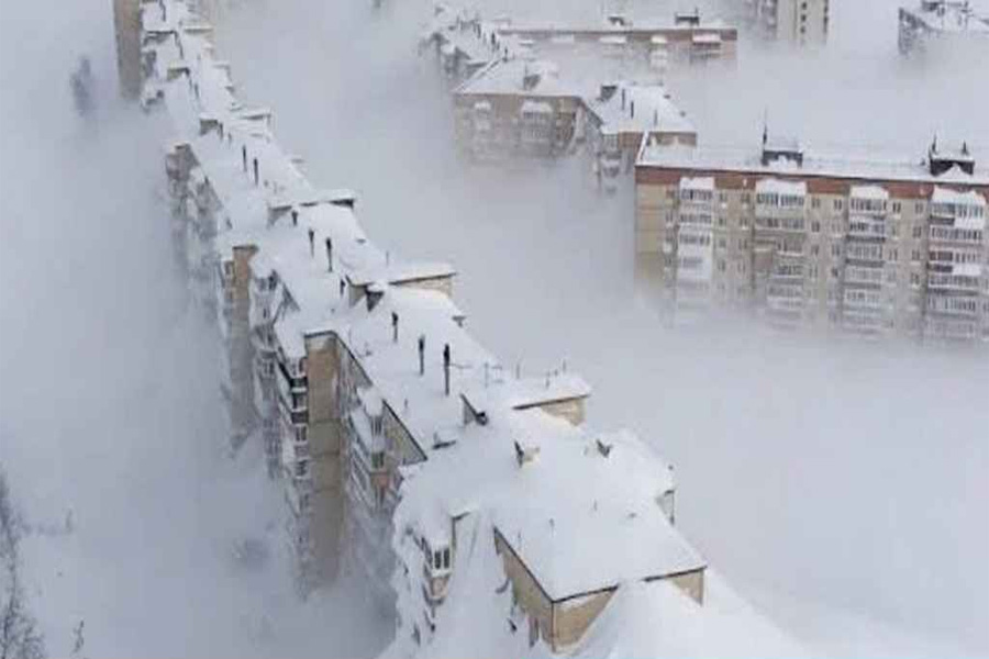 কামচাটকায় ১৩০ বছরের রেকর্ড ভাঙা তুষারপাত, জীবন অচল