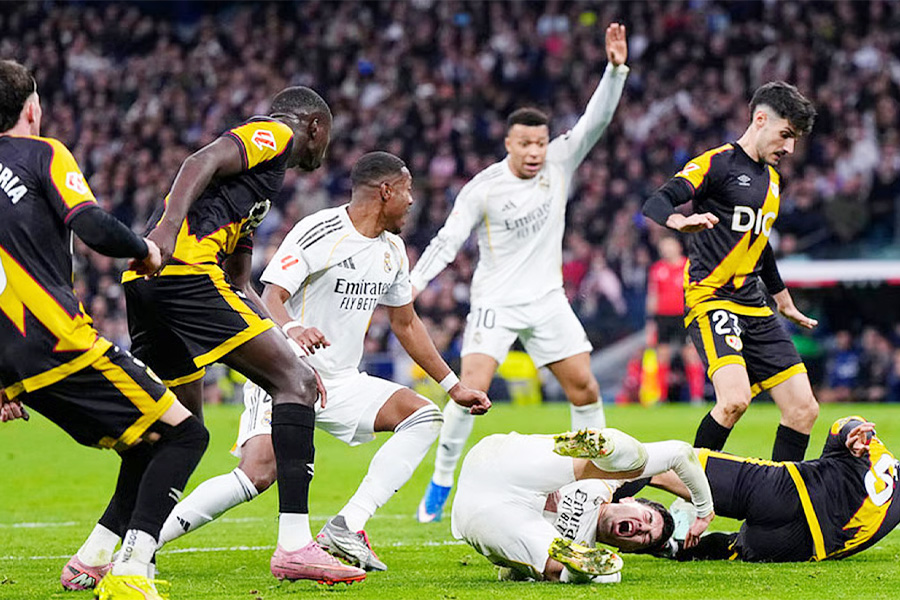 রিয়ালের বিতর্কিত পেনাল্টি নিয়ে বার্সা প্রেসিডেন্টের খোঁচা