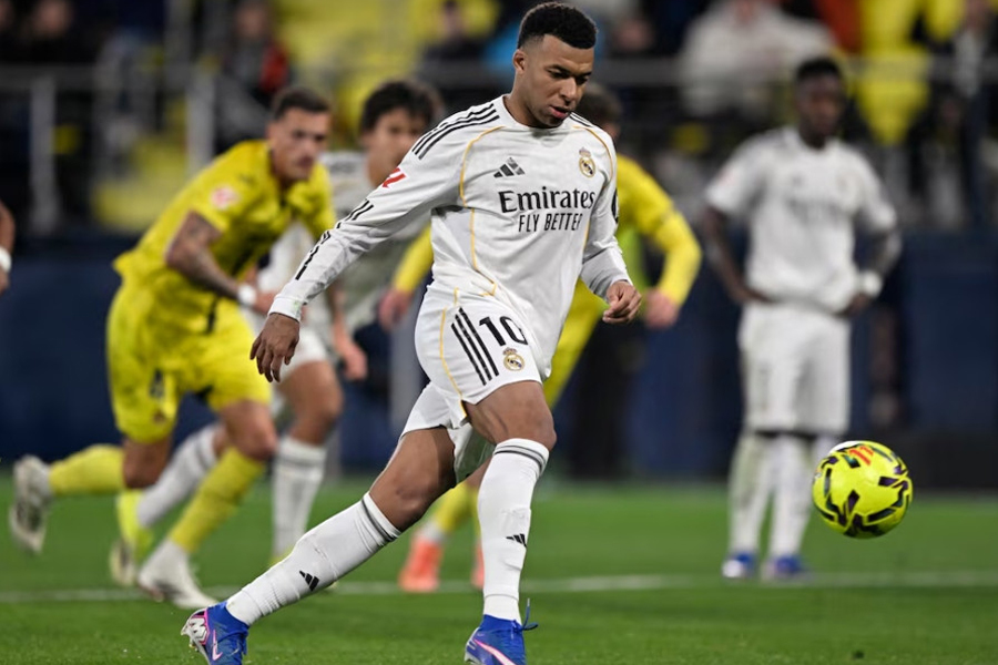 লা লিগায় শীর্ষে রিয়াল, চাপের মুখে বার্সেলোনা