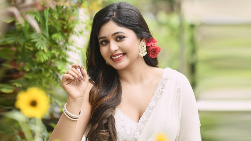 অভিনয় ছেড়ে দেওয়ার ইঙ্গিত ঋতাভরীর