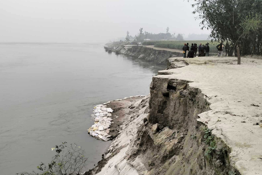 নদী ভাঙনে বিলীন হওয়ার পথে আশ্রয়ণ প্রকল্প