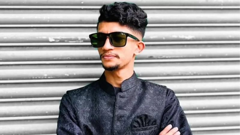আরেক সাবেক এমপির থেকে ৫ কোটি টাকার চেক লিখে নিয়েছেন রিয়াদ