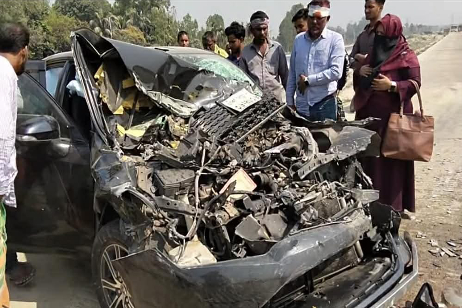 কালিহাতীতে প্রাইভেটকারের ধাক্কায় ভ্যান চালকসহ নিহত ২