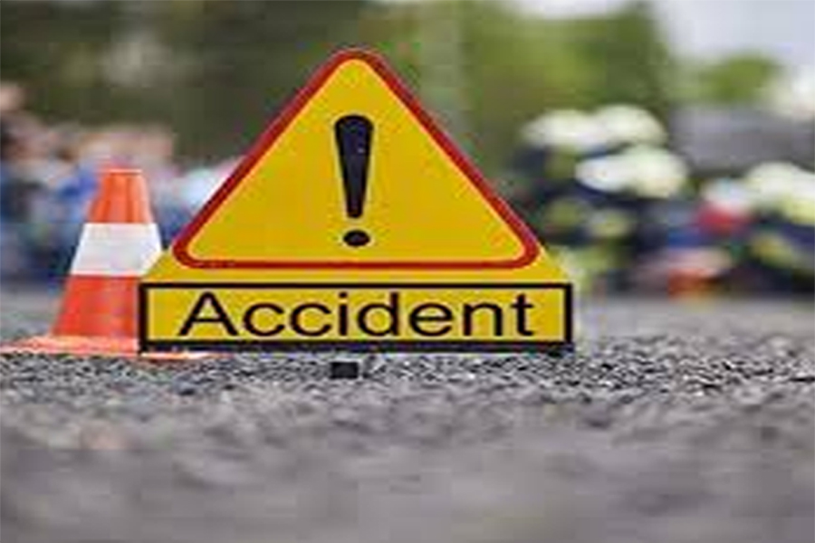 জুরাইনে রাস্তা পারাপারের সময় ট্রাকের ধাক্কায় ভ্যানচালক নিহত