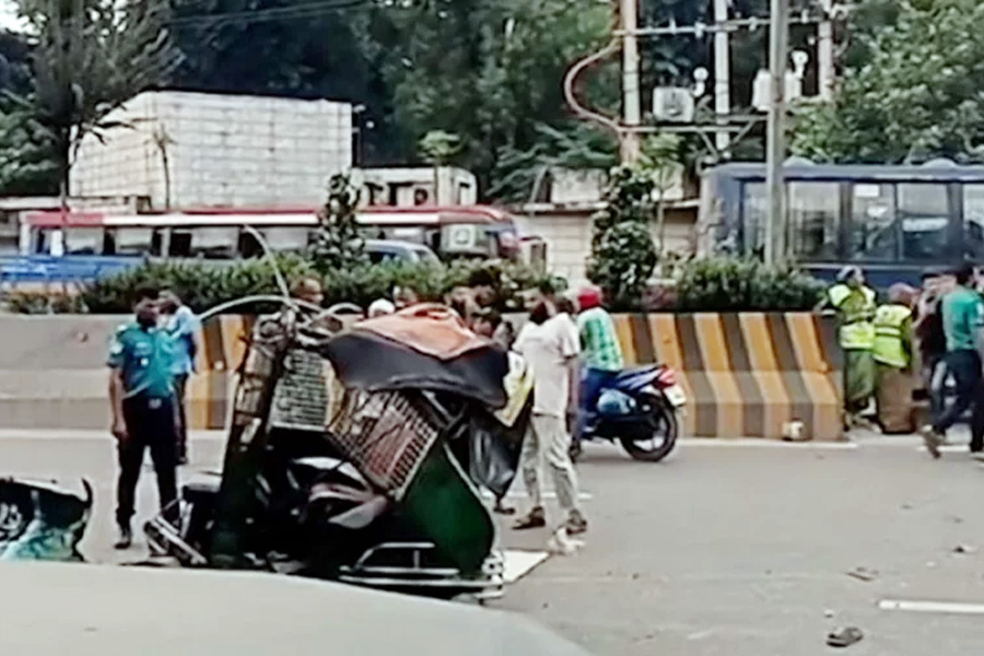 রাজধানীতে সড়ক দুর্ঘটনায় নিহত ১, আহত ২