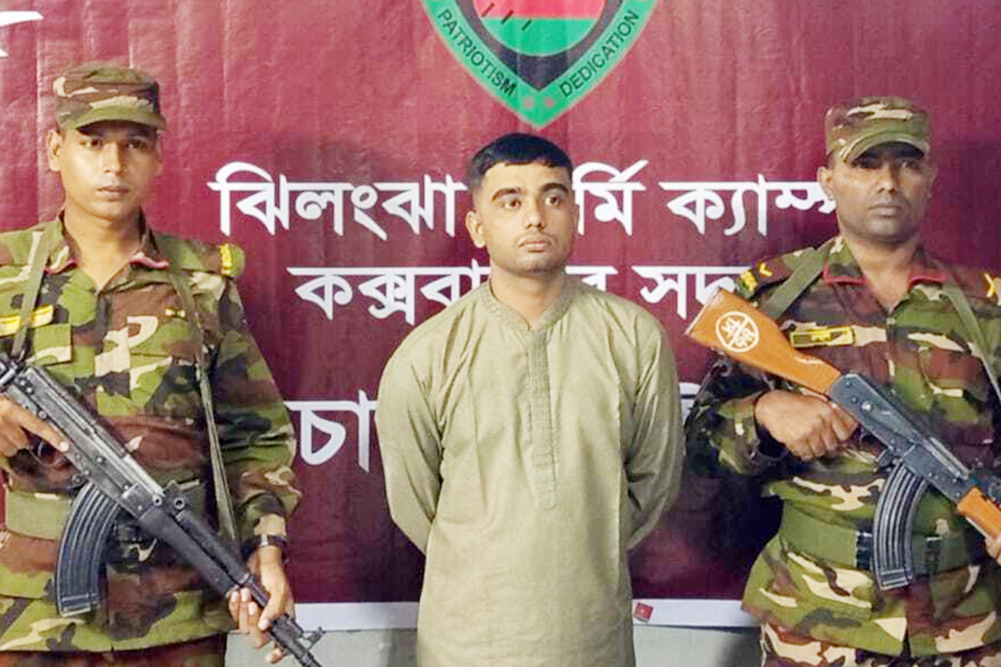 অভিনব কায়দায় ইয়াবা পাচারকালে যুবক আটক