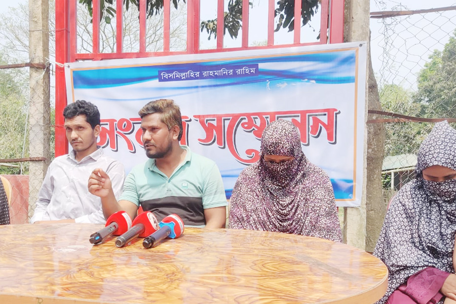 ঘুষ দুর্নীতির অভিযোগে বিদ্যালয়ে তালা