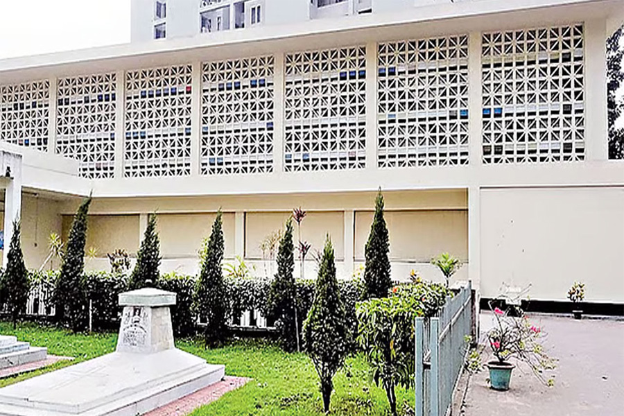 রমনার গির্জা লক্ষ্য করে ককটেল নিক্ষেপ