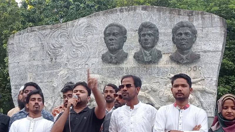 প্রহসনমূলক রাকসু নির্বাচন হতে দেবে না ছাত্রদল