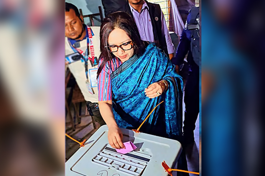 ১২ কেন্দ্রের ভোটে এগিয়ে রুমিন ফারহানা