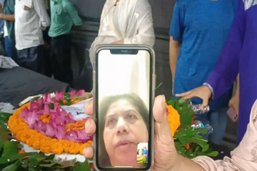 ভিডিওকলে ফরিদা পারভীনকে শ্রদ্ধা জানালেন রুনা লায়লা