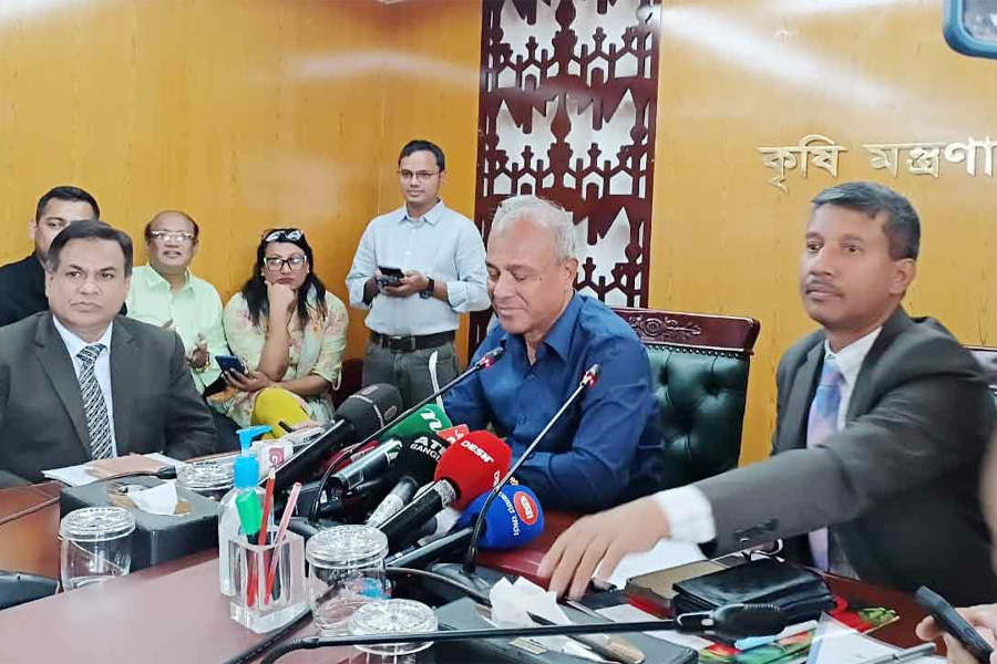 এসপি নিয়োগে তিনটি ক্যাটাগরি, মেধাবীরা বাদ পড়েননি: স্বরাষ্ট্র উপদেষ্টা