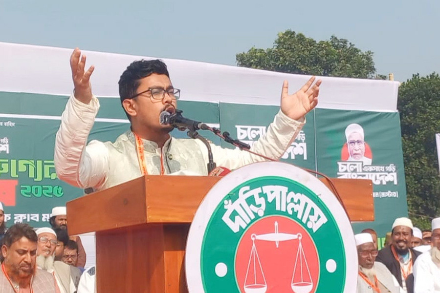 লন্ডন বা দিল্লিতে বসে রাজনীতি নয়: সাদিক কায়েম