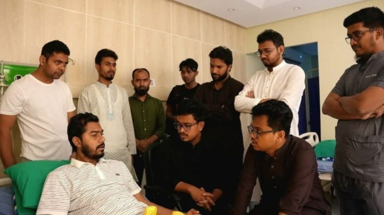 নুরকে দেখতে হাসপাতালে ভিপি সাদিক কায়েম